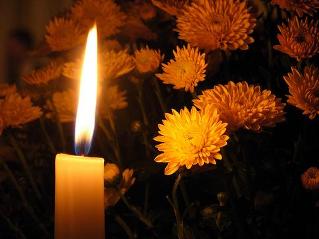 gyertya_es_krizantemk.jpg