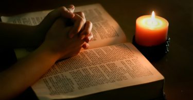the-holy-bible-the-bible-35811483-1000-667.jpg